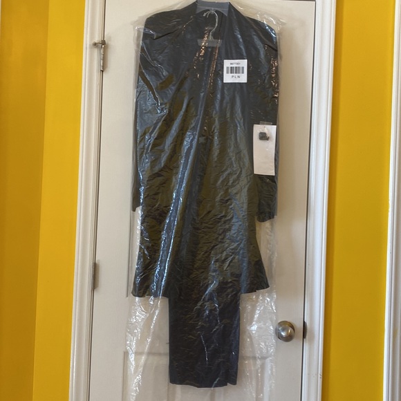 Woman’s new three piece suit size 14. - Picture 3 of 3